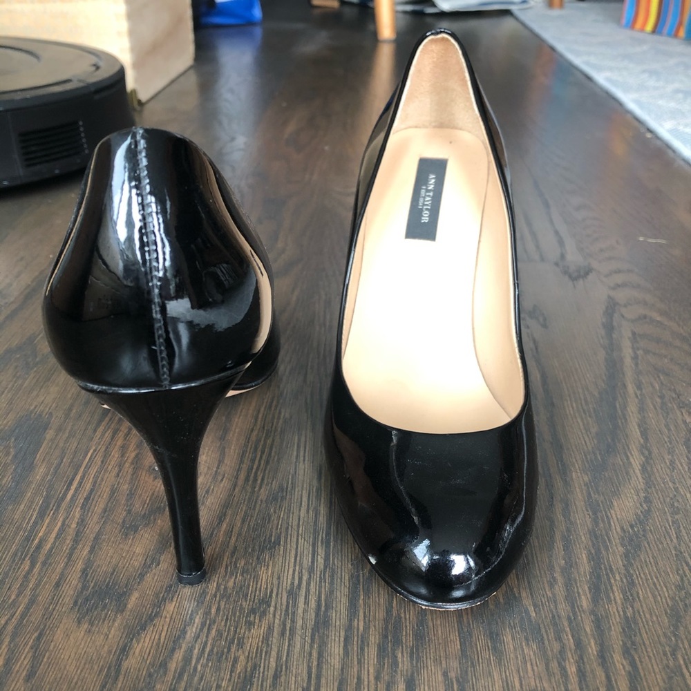 Ann Taylor Black Patent Leather Pumps